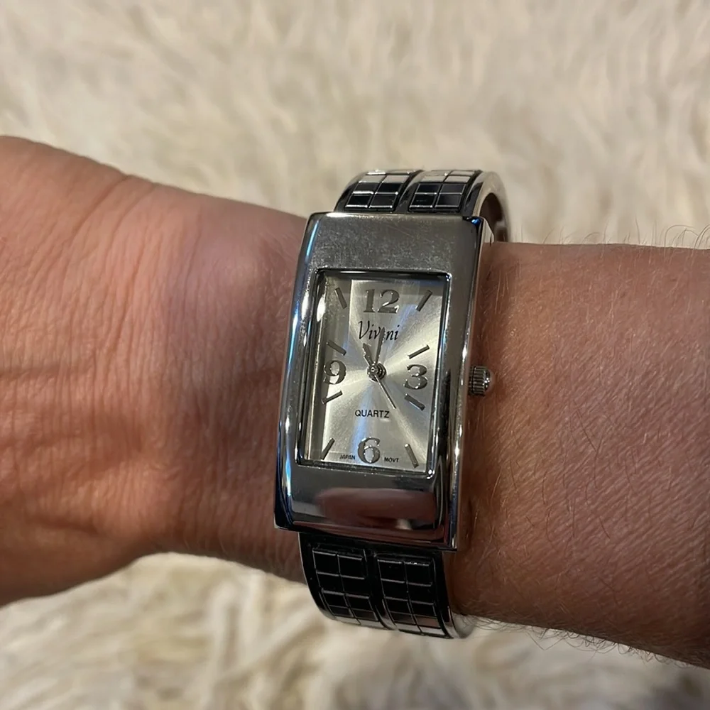 Vivani 2 piece quartz cuff watch and bracelet set NWOT - Picture 2 of 4